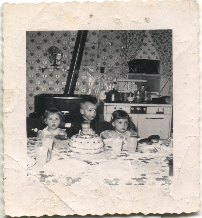 0347.jpg - Marla & Bonnie Wyse & Larry?  1954c