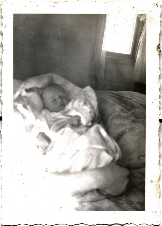 0630.jpg - Louise Marie Reschly  1 week old.  Born  Mar 28, 1942