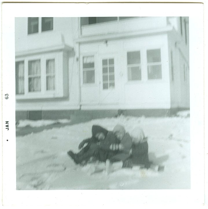 1174.jpg - Reynolds, Lamar, & Julie in the snow.  1963