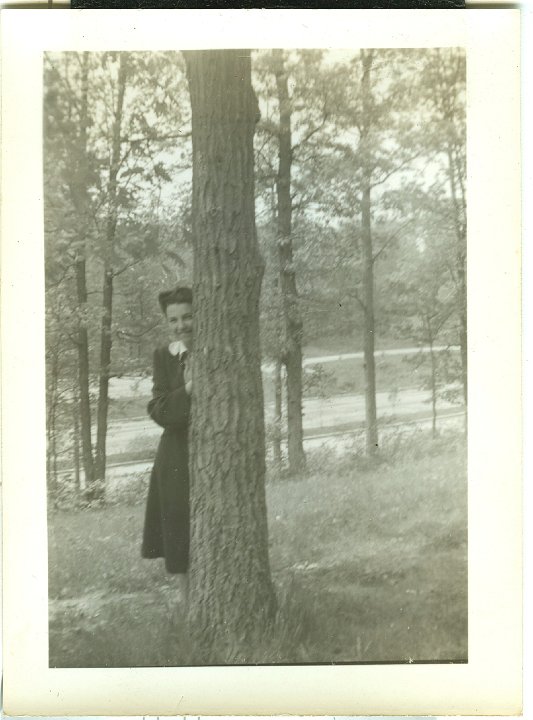 1255.jpg - Aldine Eichelberger at Lake McBride, IA  1942