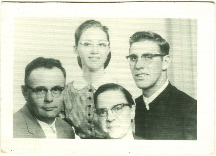 1350.jpg - The Vernon & Ruth Kauffman Family.  1958c  left:  Vernon, Ruth front, Alice back, Robert Kauffman.