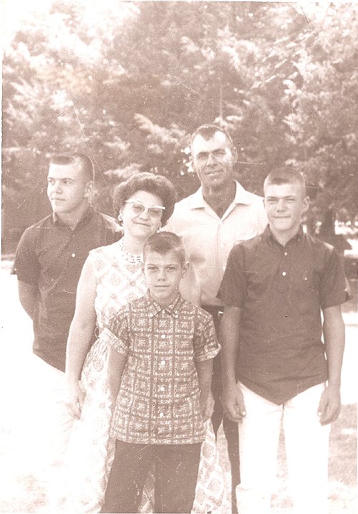 1390.jpg - The Elgin & Irene R. Pankoke Family.  1963  Dudley-15, Wayne 13, Eric 10.