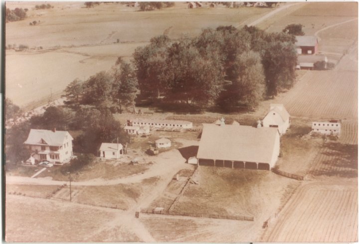 0171.jpg - Earl Swartzendruber lived here when this picture was taken.